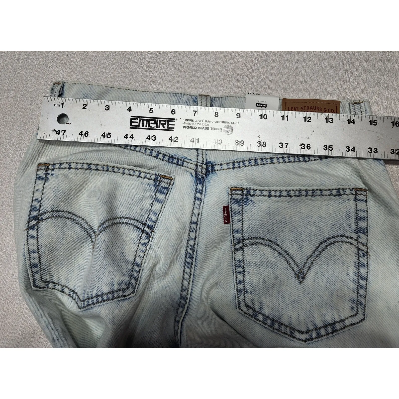 Levi's 94 baggy wide leg mid rise loose hips and thigh W28''x L39'' women's - Image 7