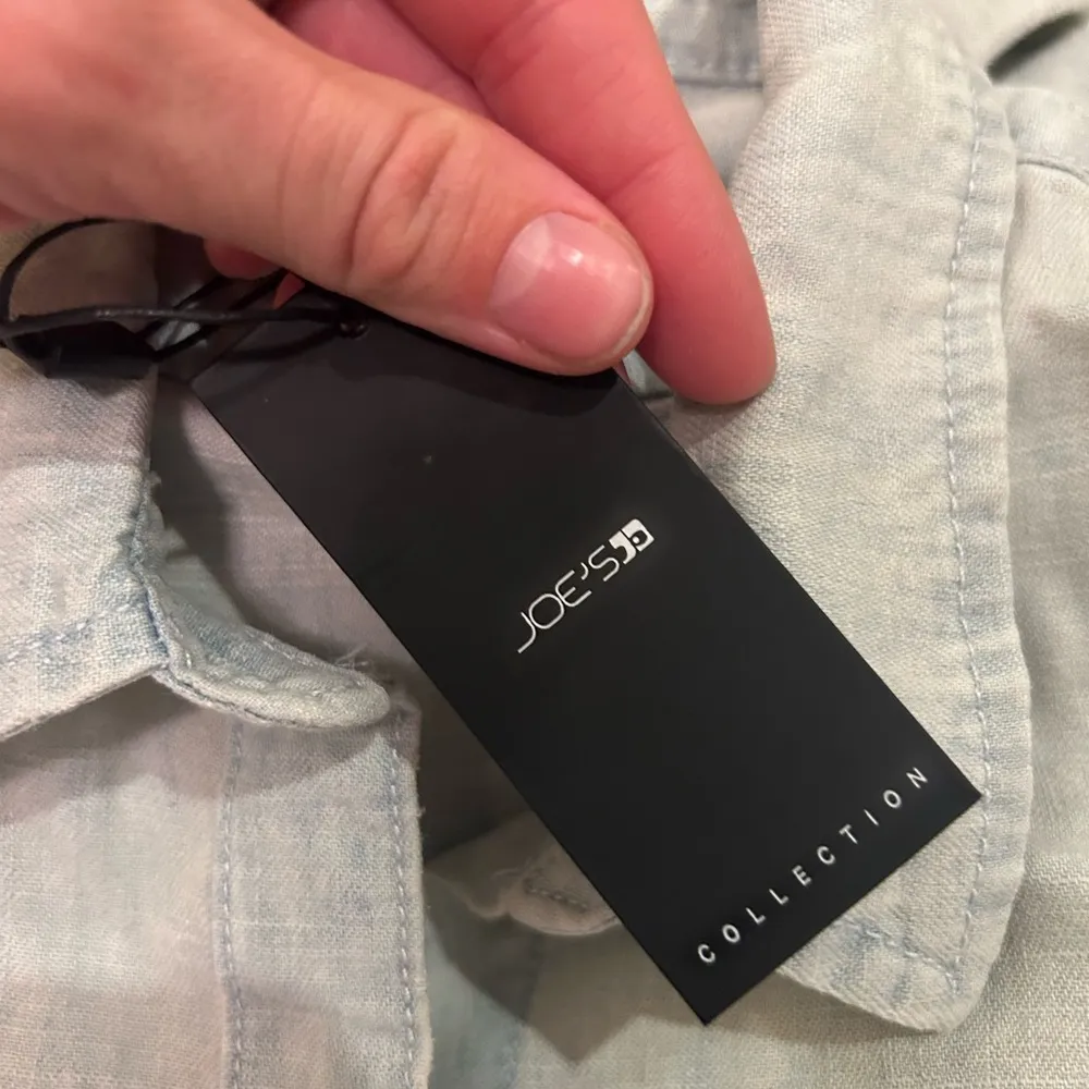 NWT Joe’s Jeans denim light wash split sleeve button down shirt! - Image 5