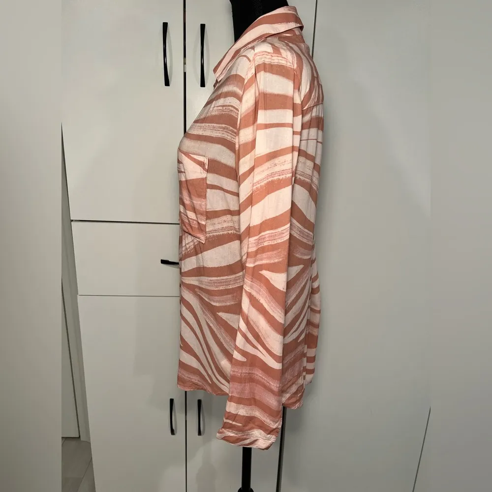 Anthropologie shirt . New . Size‎ S - Image 2