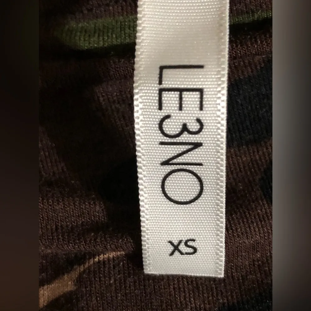 LE3NO Camouflage Crop Top NWOT Size XS - Image 3