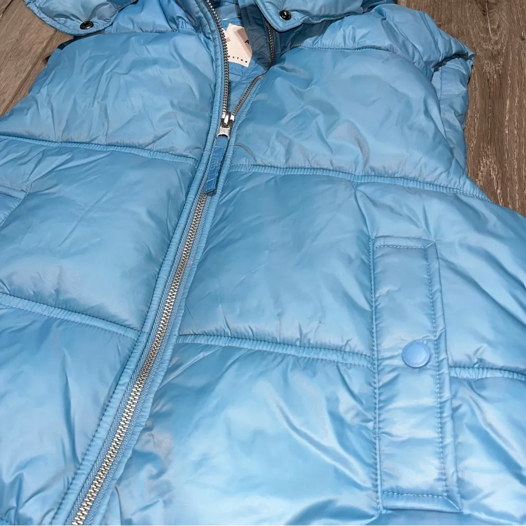 AE NWT Faux Fur Hooded Puffer Vest Blue M - Image 8