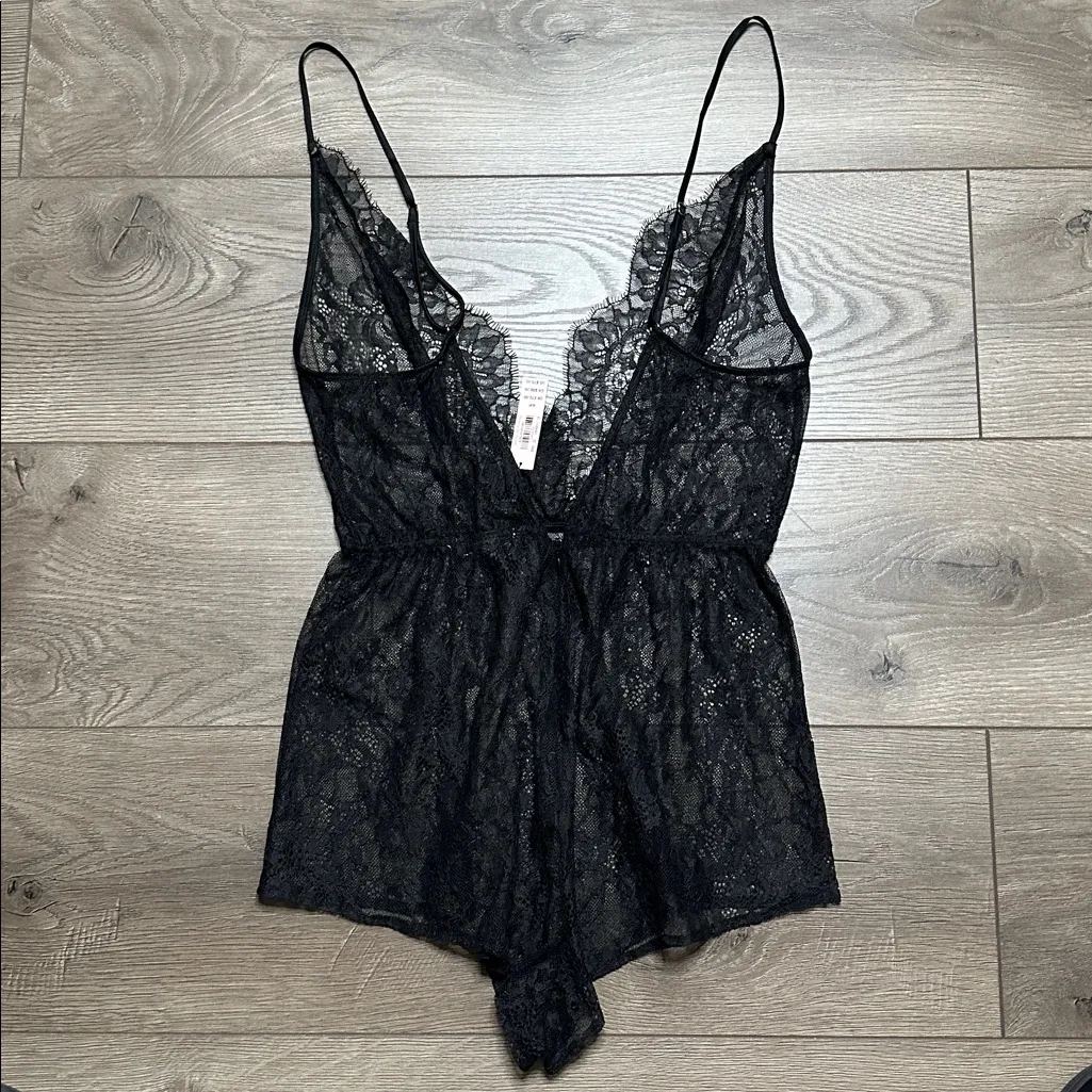Victoria Secret Black Lace V-Back One Piece Bodysuit Romper Size Small - Image 5