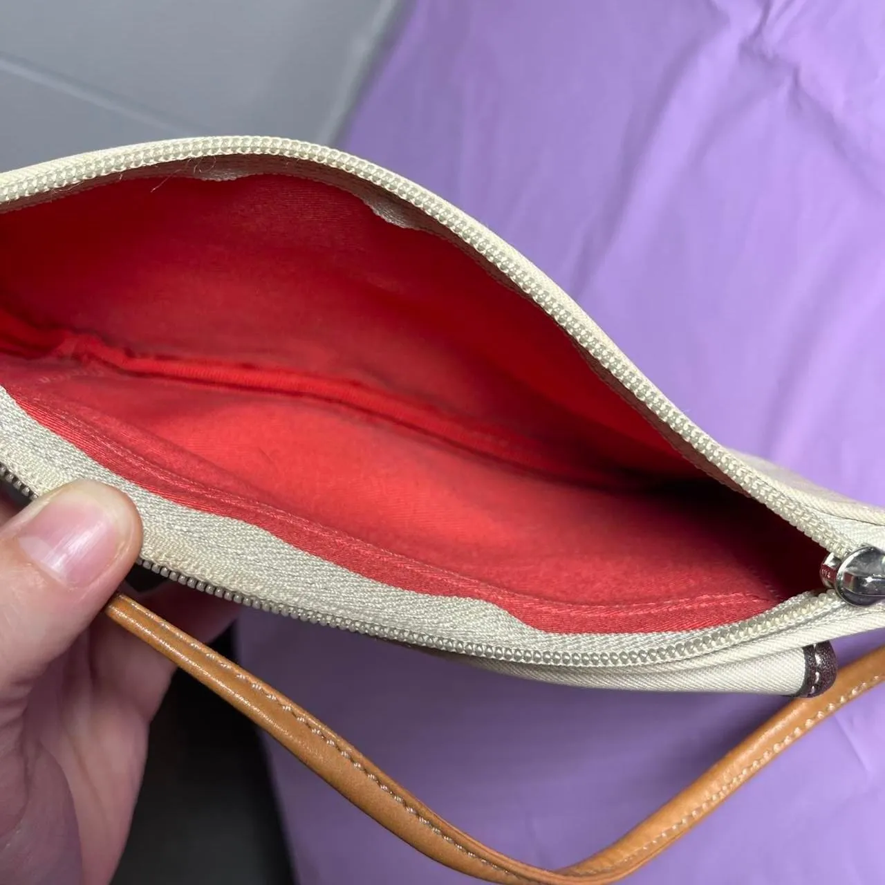 Vtg Coach Small Pouch Wristlet Tan Cream Bag Card Holder Red Interior Flap - Image 4