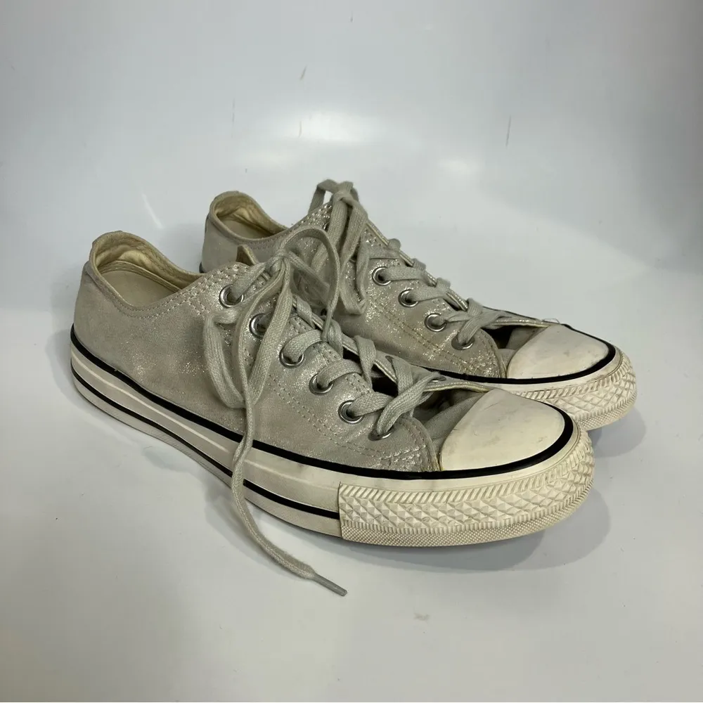 Converse sneakers low top silver size 8.5 women’s‎ - Image 3