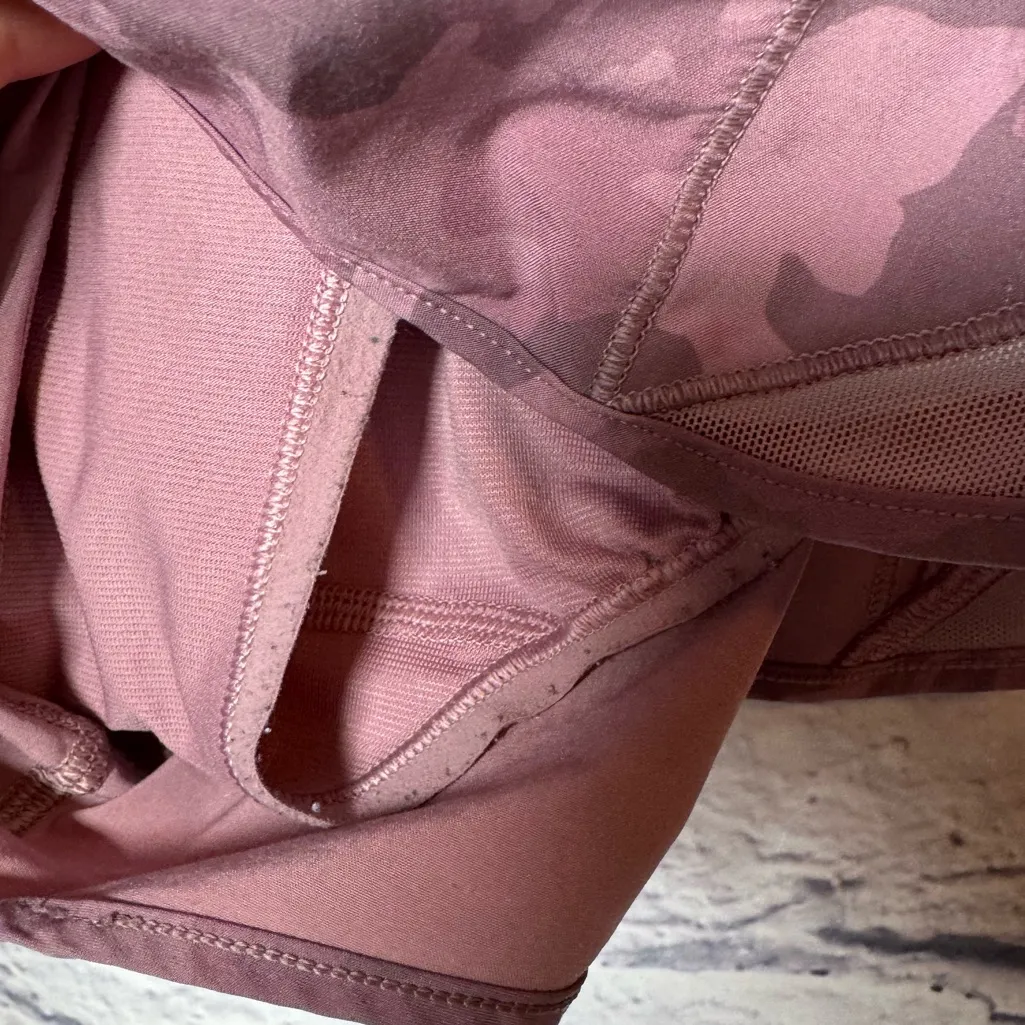 Lululemon Hotty Hot II Short Low Rise‎ Camo Pink Multi 2.5" Size 8 Womens - Image 2