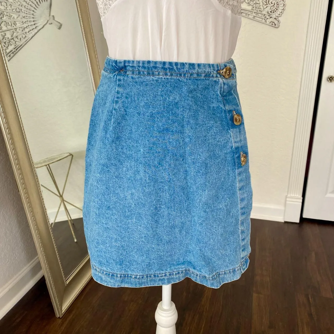 Vivaldi Paper Tag Made in USA Early 2000's Light Blue Jean Denim Wrap Mini Skirt Size 6 - Image 2