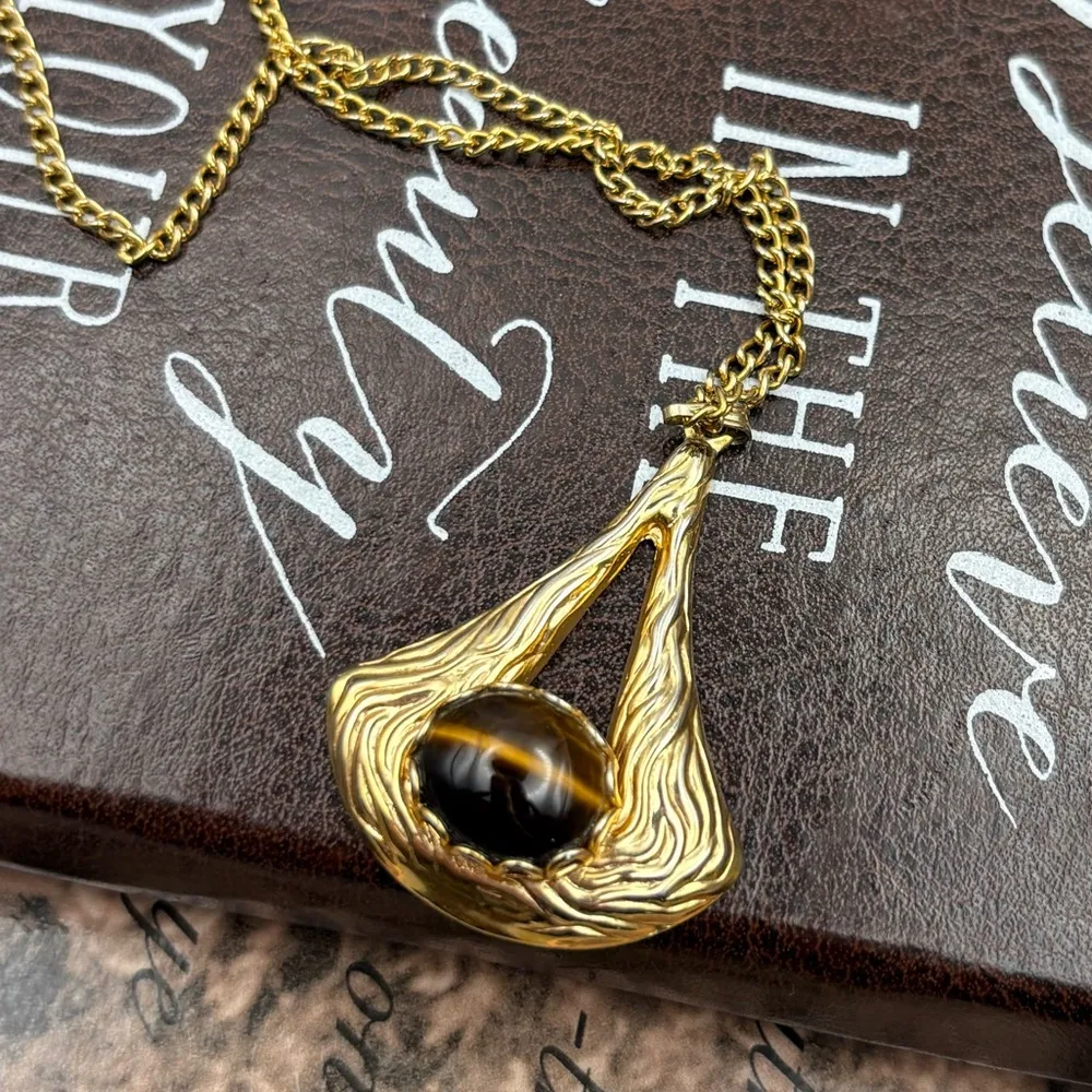 Elegant Vintage 1970s Gold Tone Tigers Eye Pendant Necklace 17” - Image 3
