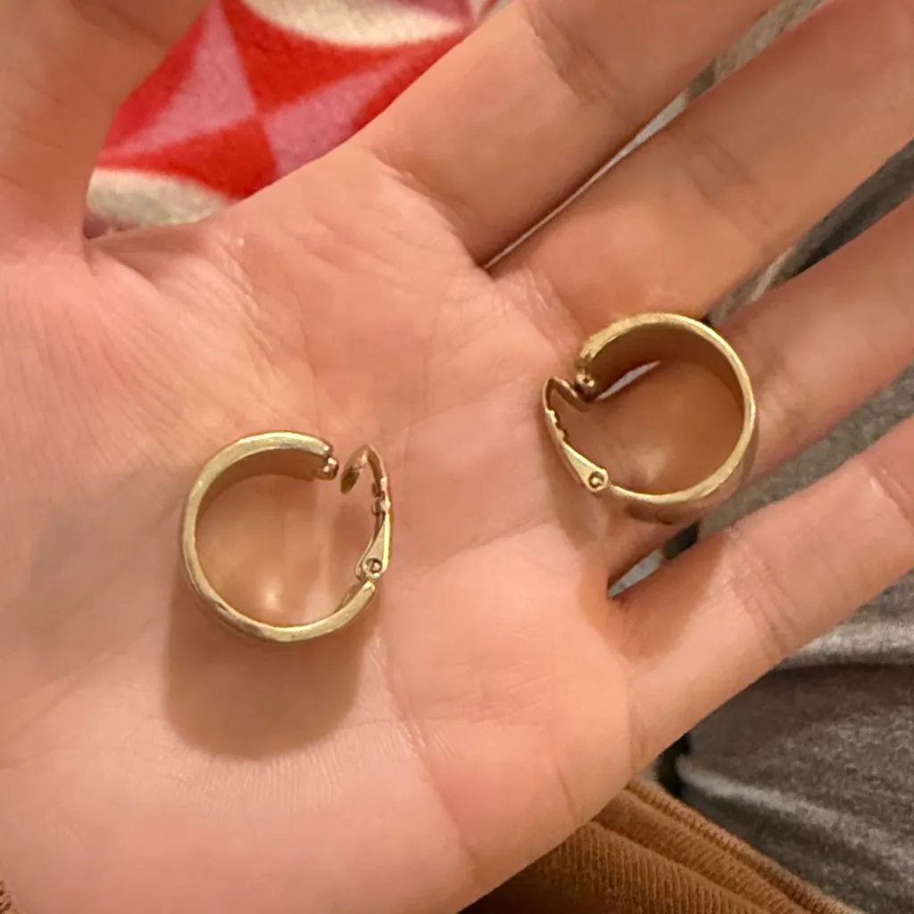 Gold Hammered Cuff Clip On Vintage Earrings - Image 3