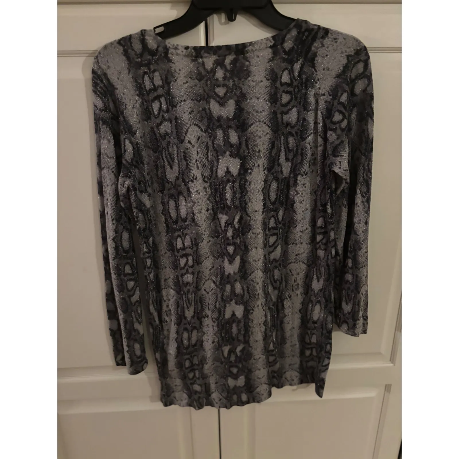 Womens Knit‎ Metallic Snake Print Long Sleeve Top Gray Black Fashion Size M - Image 3