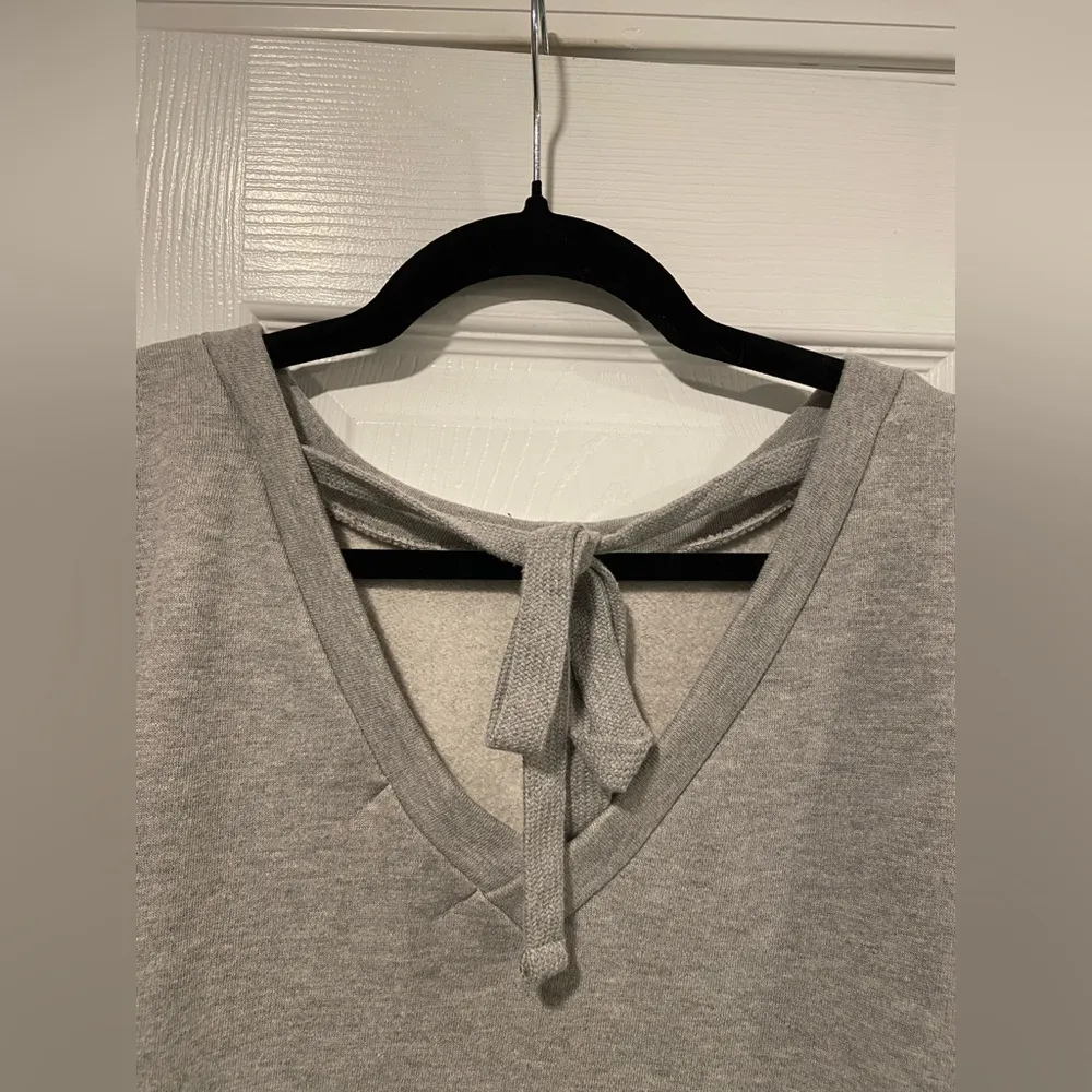 Tampa Bay Buccaneers Size M Touch Outfield Deep V - Image 10