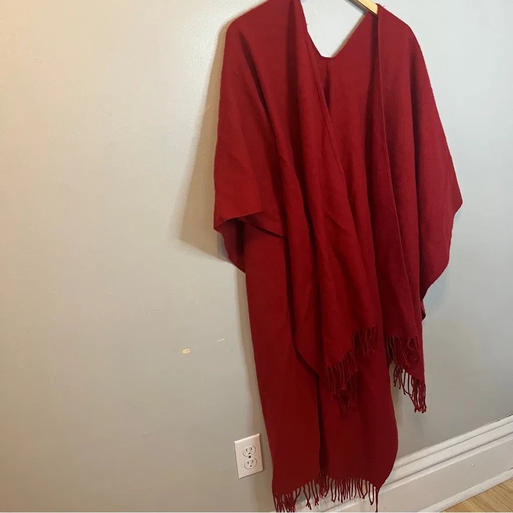 Elegant Red Fringe Sweater Poncho Size undefined - Image 3