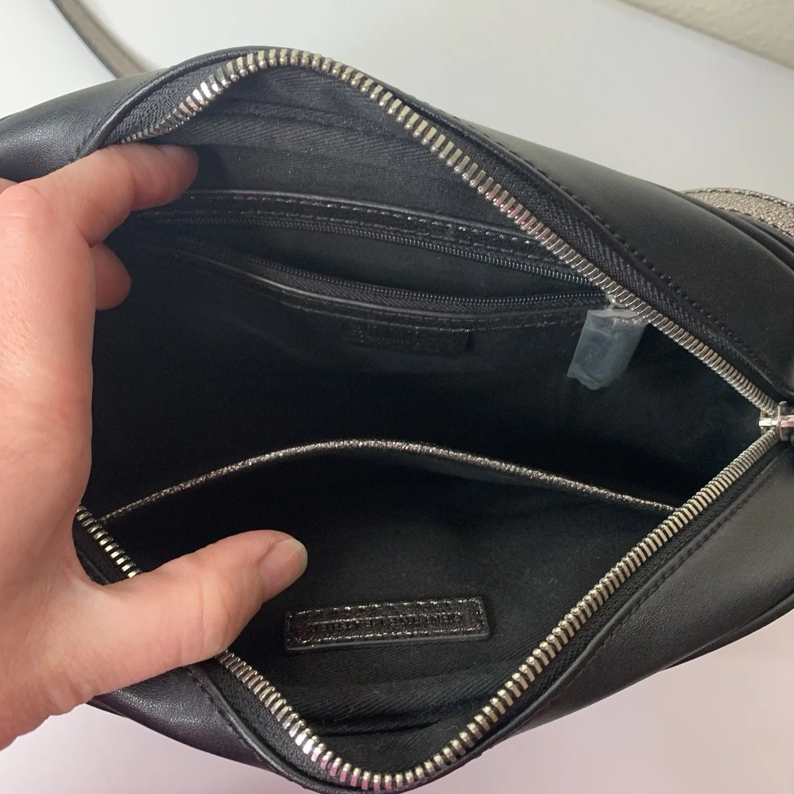 GILIA Got It Love It Crossbody Black Silver Gray Leather Purse Zip Women’s - Image 3