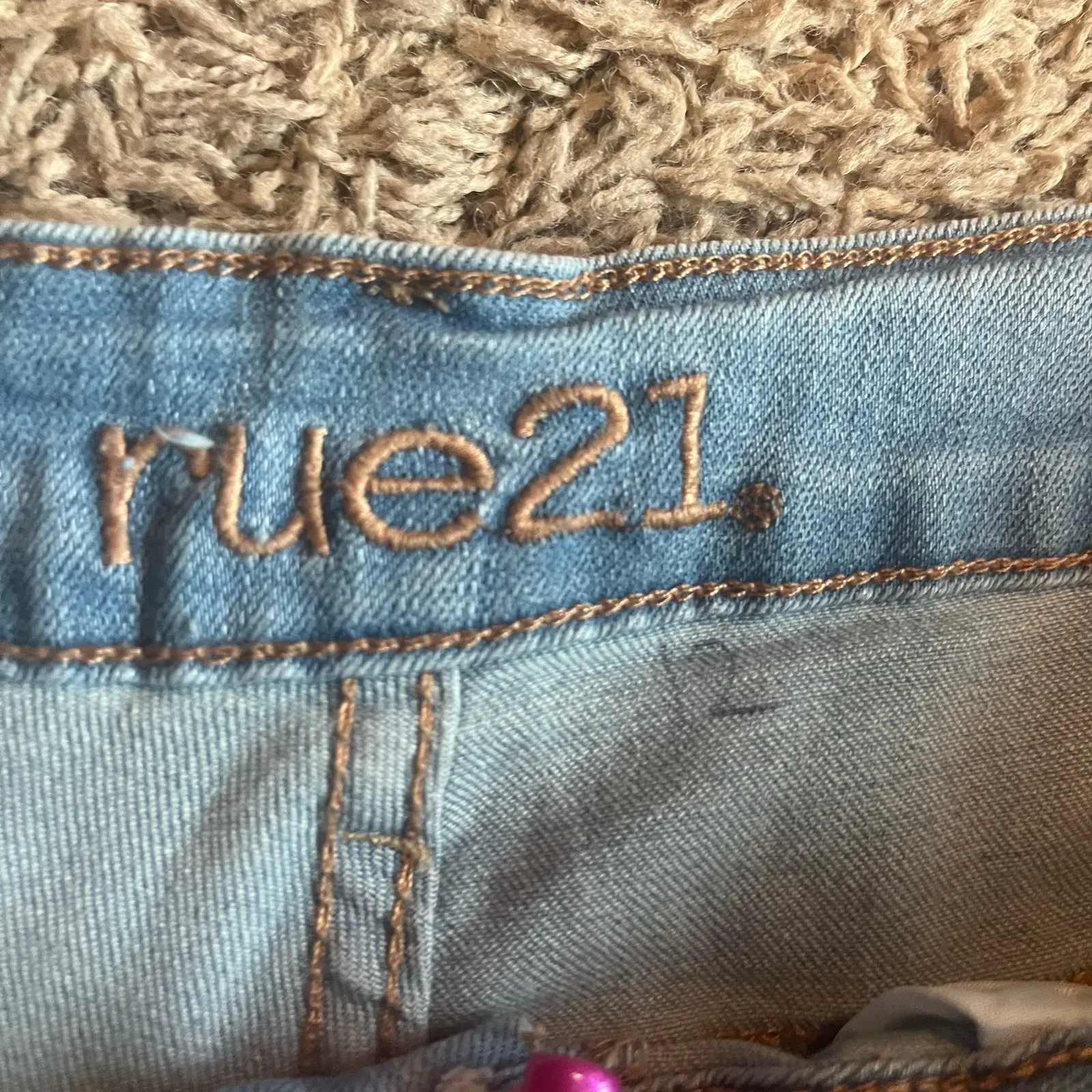 NWT! Rue 21 Light Wash Distressed High Rise Shortie Jean Short Size 20 Blue - Image 5