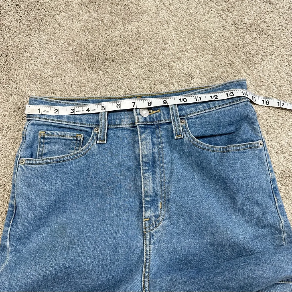 Levi’s Women’s High Waisted Ankle Taper Leg Jeans in Mid Stone Wash 28 - Image 14