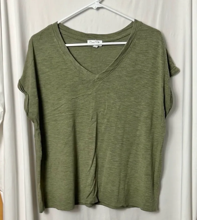 Jessica Simpson Women's Boxy Cuffed Sleeve Green V-Neck Top Size Large - Image 1