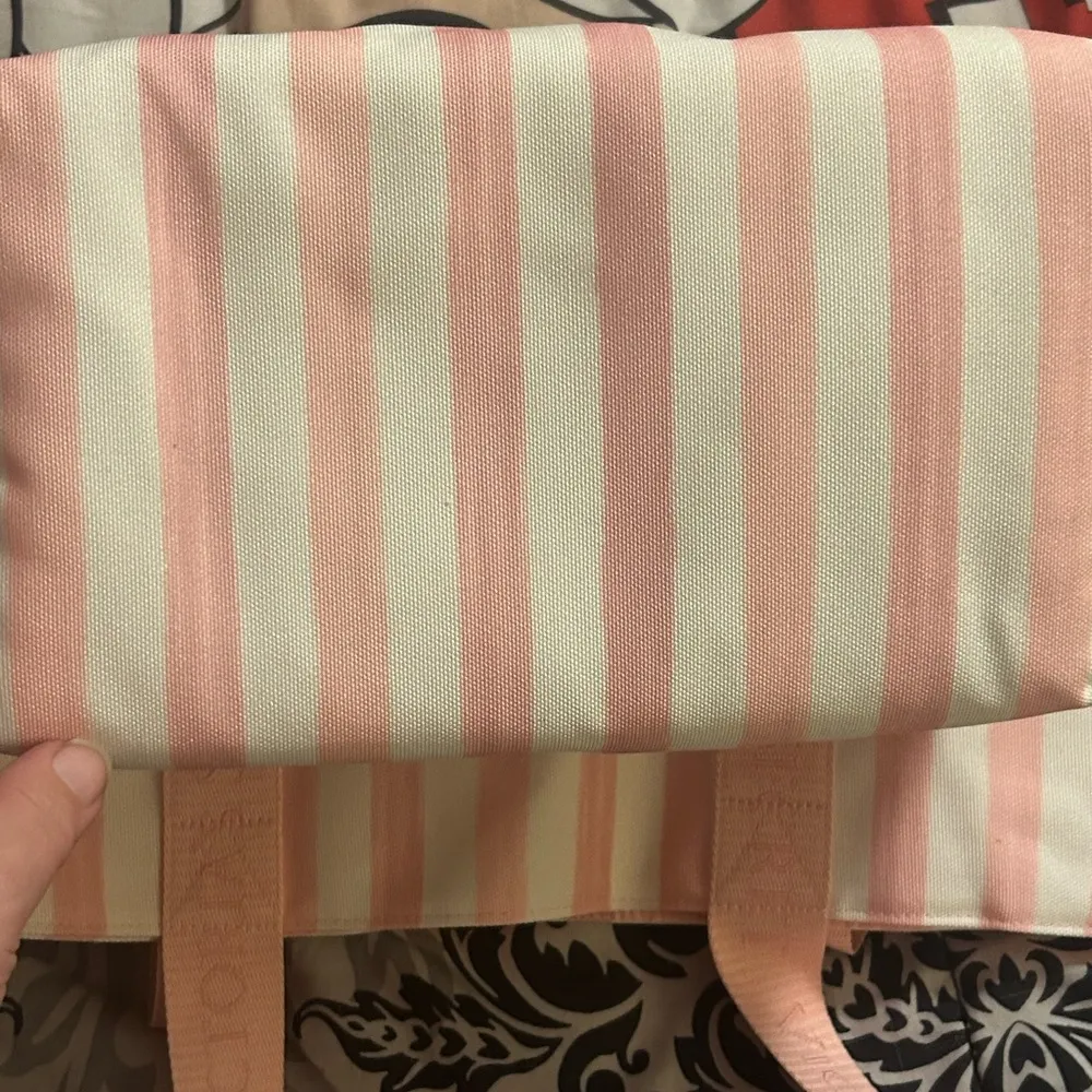 Victoria secret cooler tote - Image 7