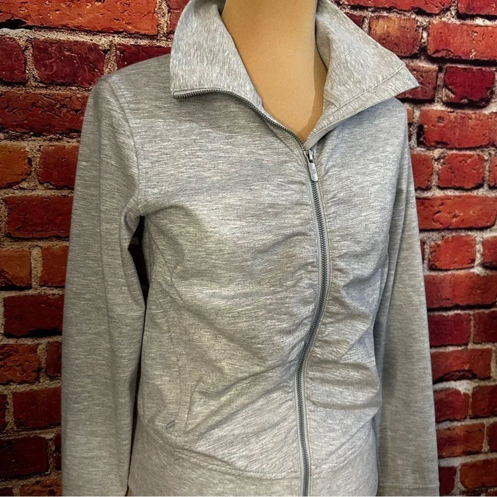 Lululemon jacket size 8 - Image 3