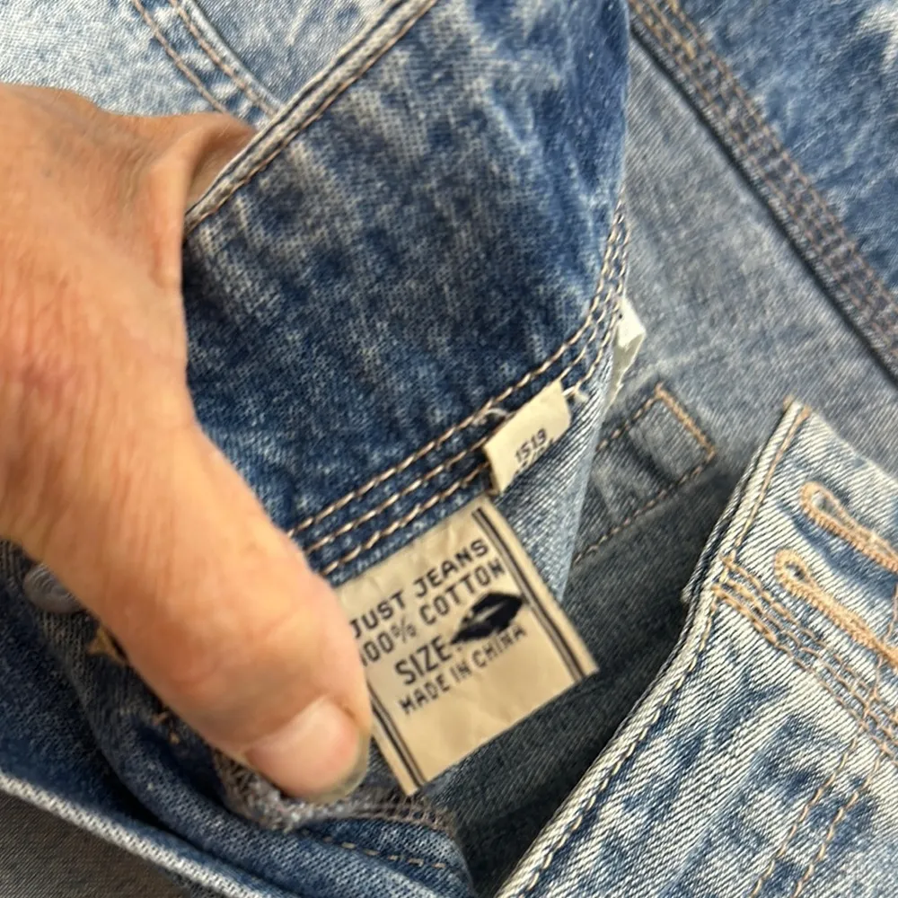 Classic Blue Jean Shorts with Comfortable Fit Size 30 - Image 4