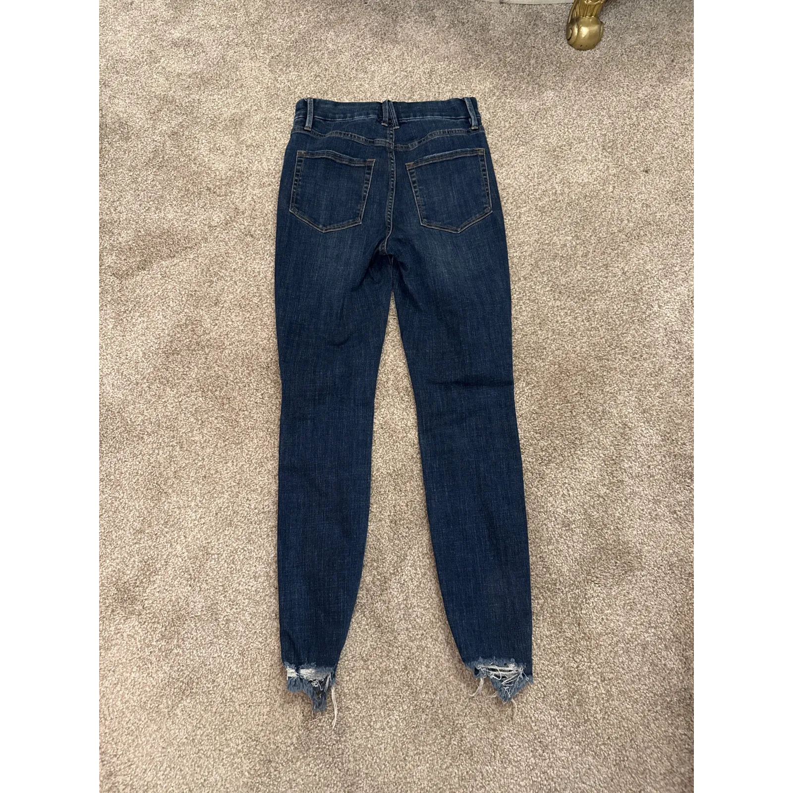 Good American Good Legs Chewed Hem Straight Leg Jean in Blue 661, 4/27 - Image 7