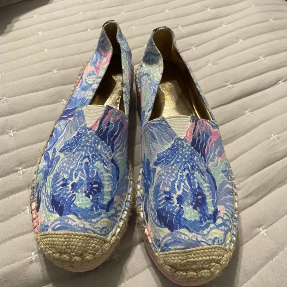 Lilly Pulitzer Marlo Espadrille in Saltwater Blue Print . Size 6.5 NWOT - Image 2