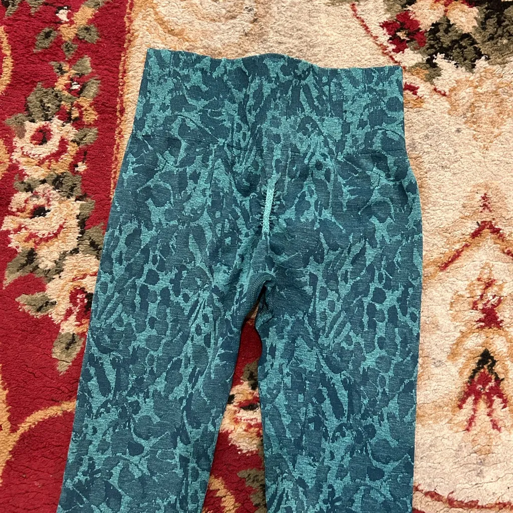 Gymshark Teal and Black Leggings - Image 4