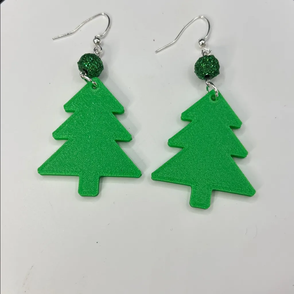 🎄 3D Printed Christmas Tree Earrings with Green Bead Accents 🎅✨ - Image 3