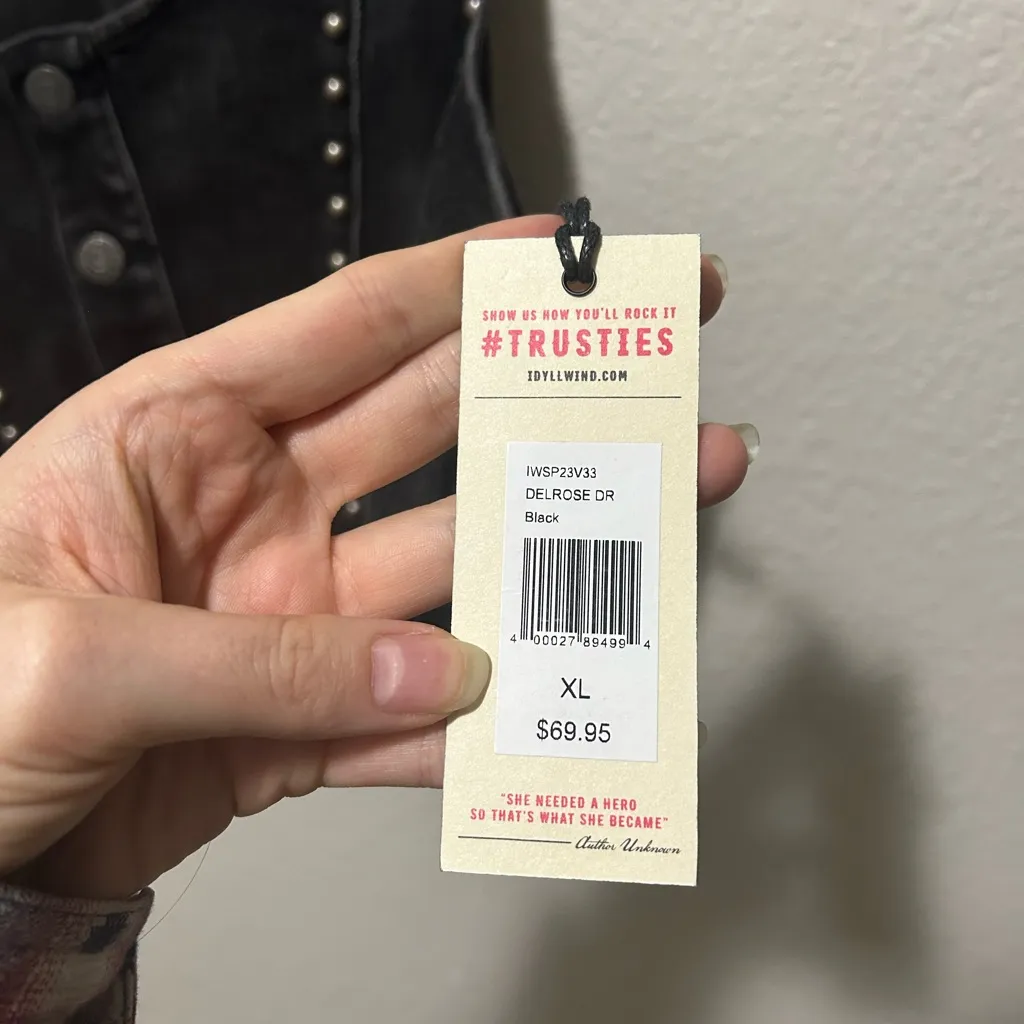 Idyllwind Black Studded Denim Crop Top - Image 6