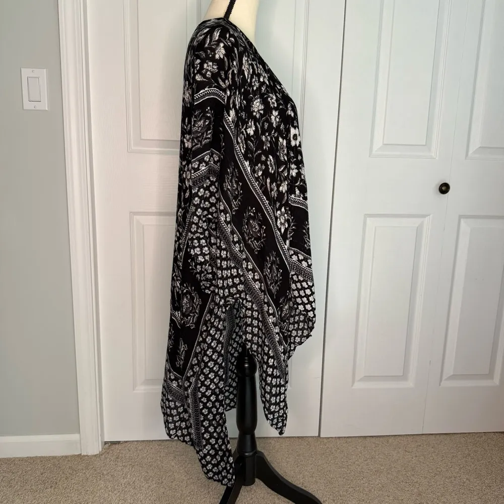 Black‎ and White Patterned Kimono Black Size M - Image 2