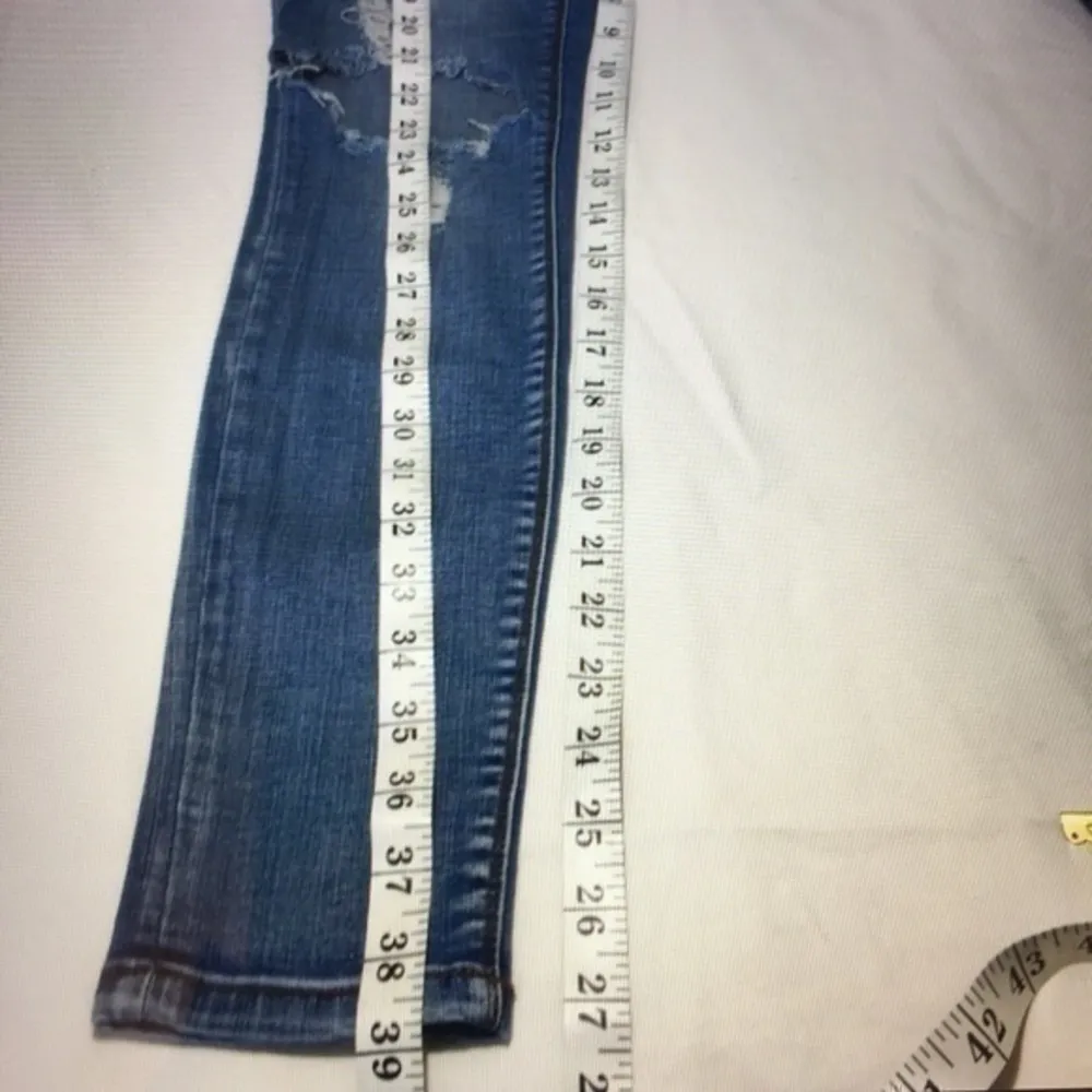 Juniors size 7  Ankle Jeans - Image 11