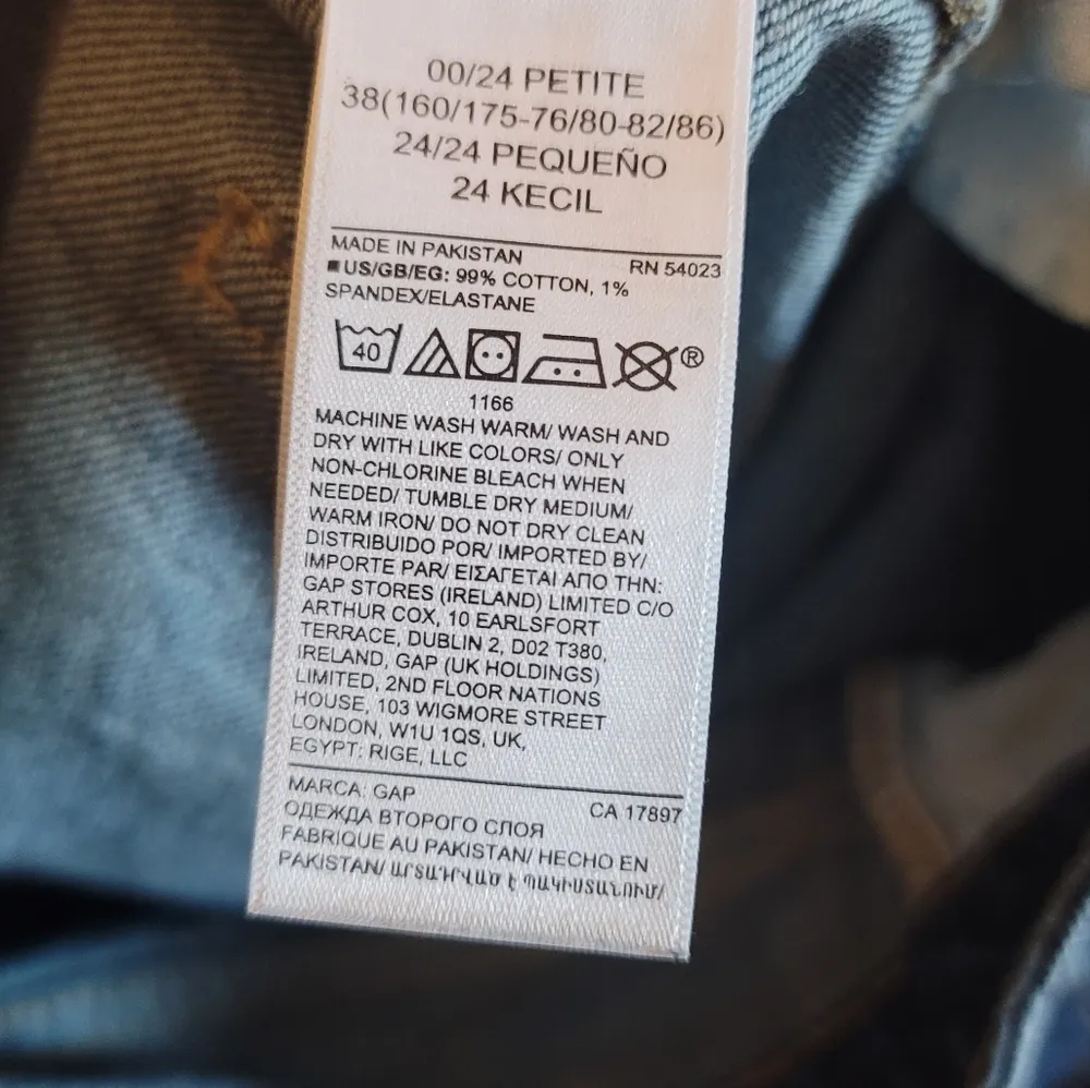 Gap Denim Universal Slim Boyfriend Fit Dark Wash Jeans 24P - Image 4