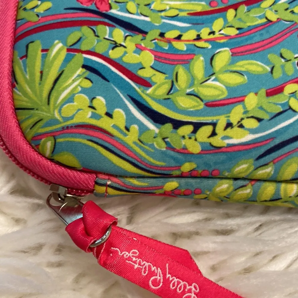 Lilly Pulitzer Make up bag size long 10” wide 8” no rips smell see pictures - Image 10