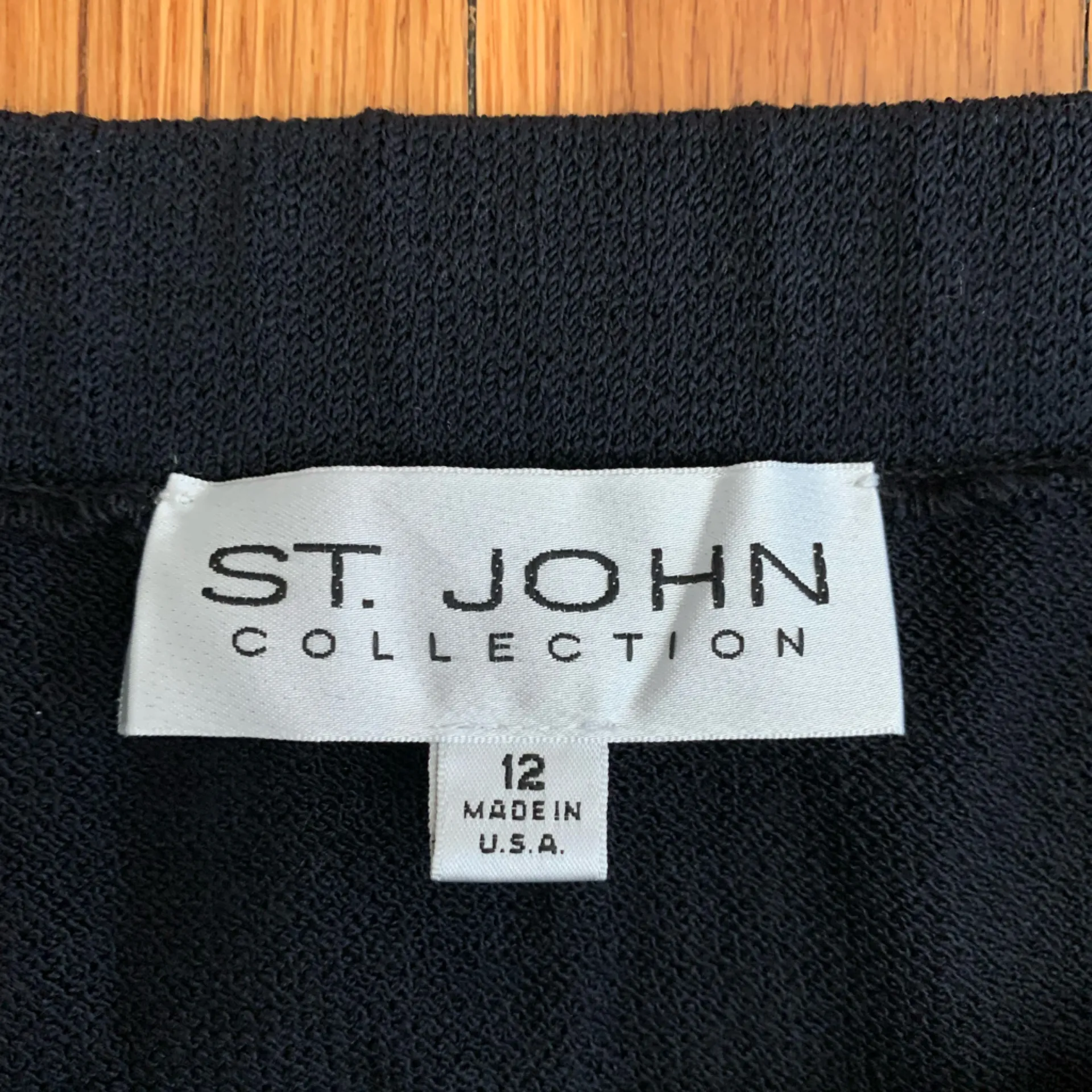 ST. JOHN COLLECTION Santana Knit Navy Blazer Sz 10 with matching skirt - Image 12