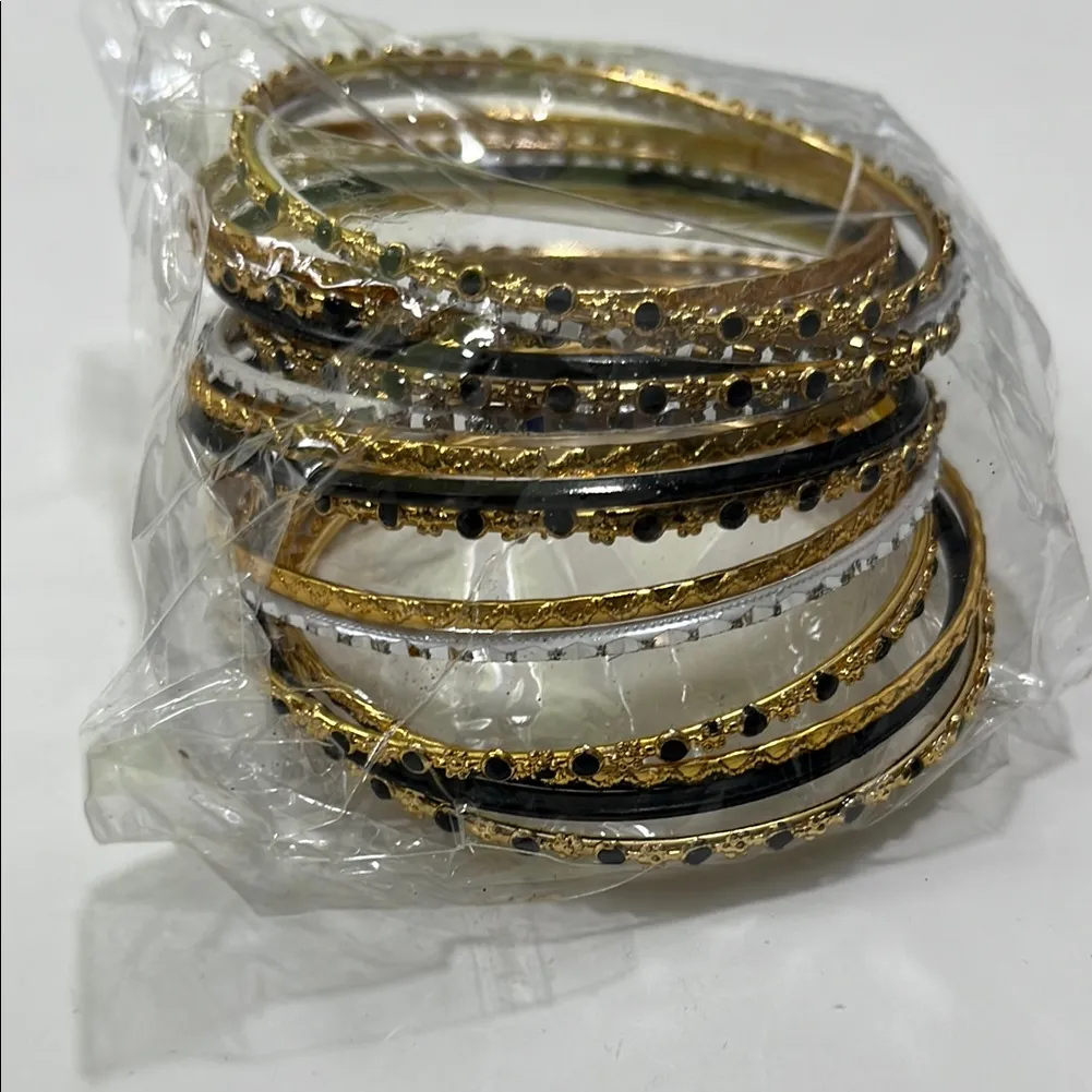 Elegant Gold and Black Bangle Set - Image 8