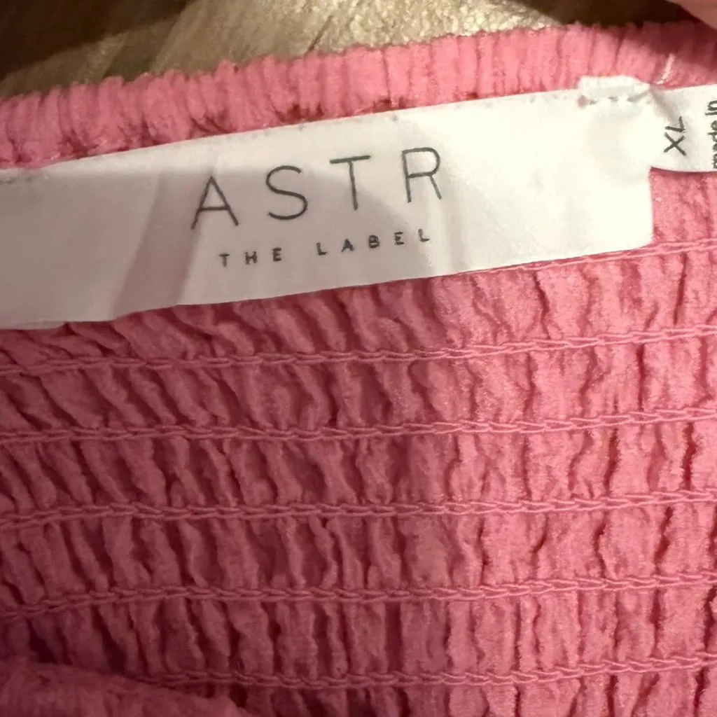 ASTR THE LABEL Long Sleeve Sweetheart Neck Crop Top - Pink - Image 3