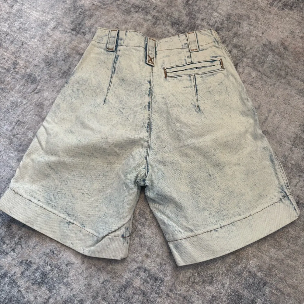 Buzics No Problem! Vintage Denim Acid Wash Mom Shorts size 5/6 - Image 7
