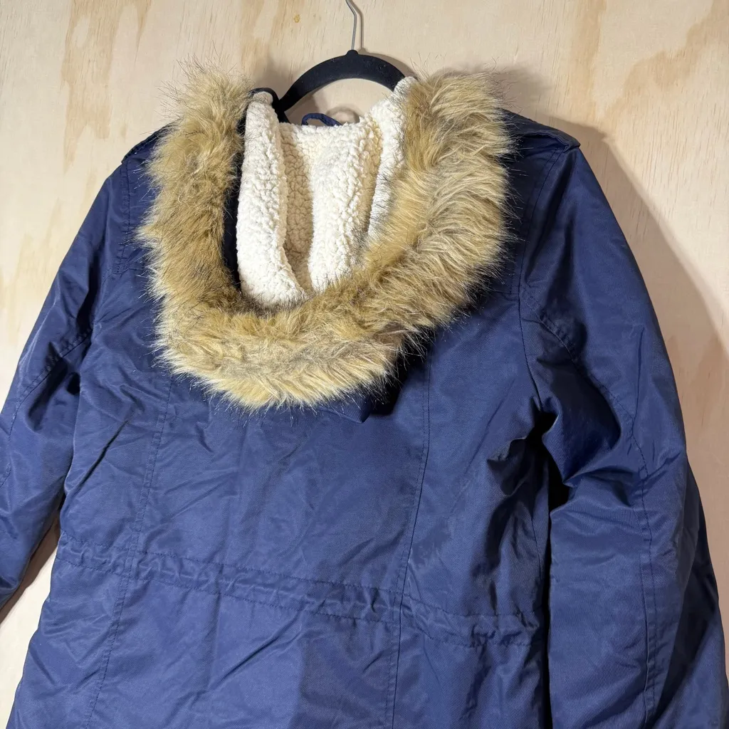Levis Women’s Mid Length Parka Jacket With A Faux Fur Lined Hood & Sherpa Lining Blue Size M - Image 14