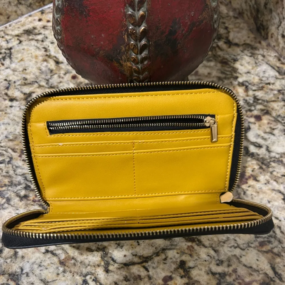 Kendall & Kylie Yellow Leather Wallet Sleek Design Clean! - Image 6