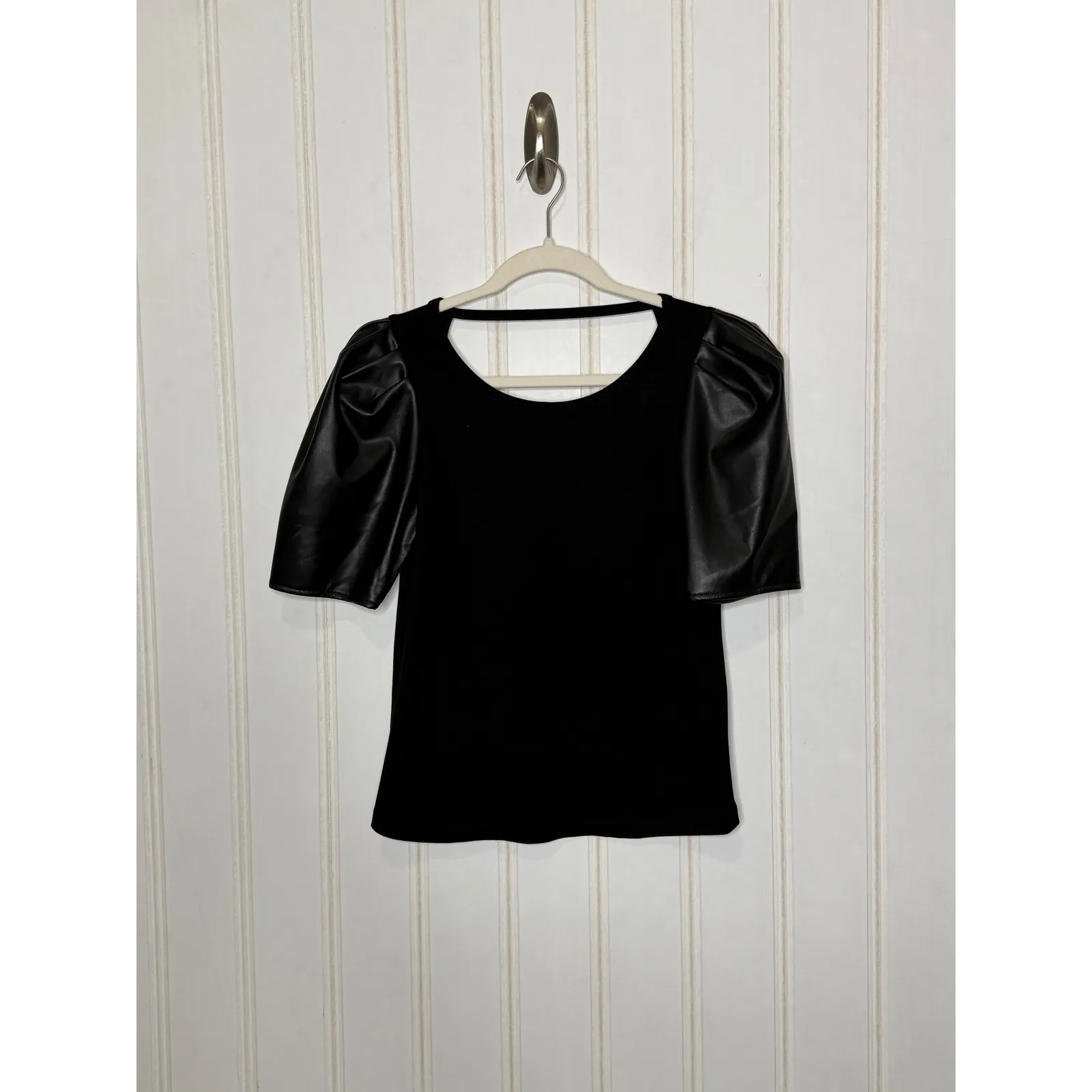 Anthropologie Black Faux Leather Puff Sleeve Scoop Neck Top XS - Image 3