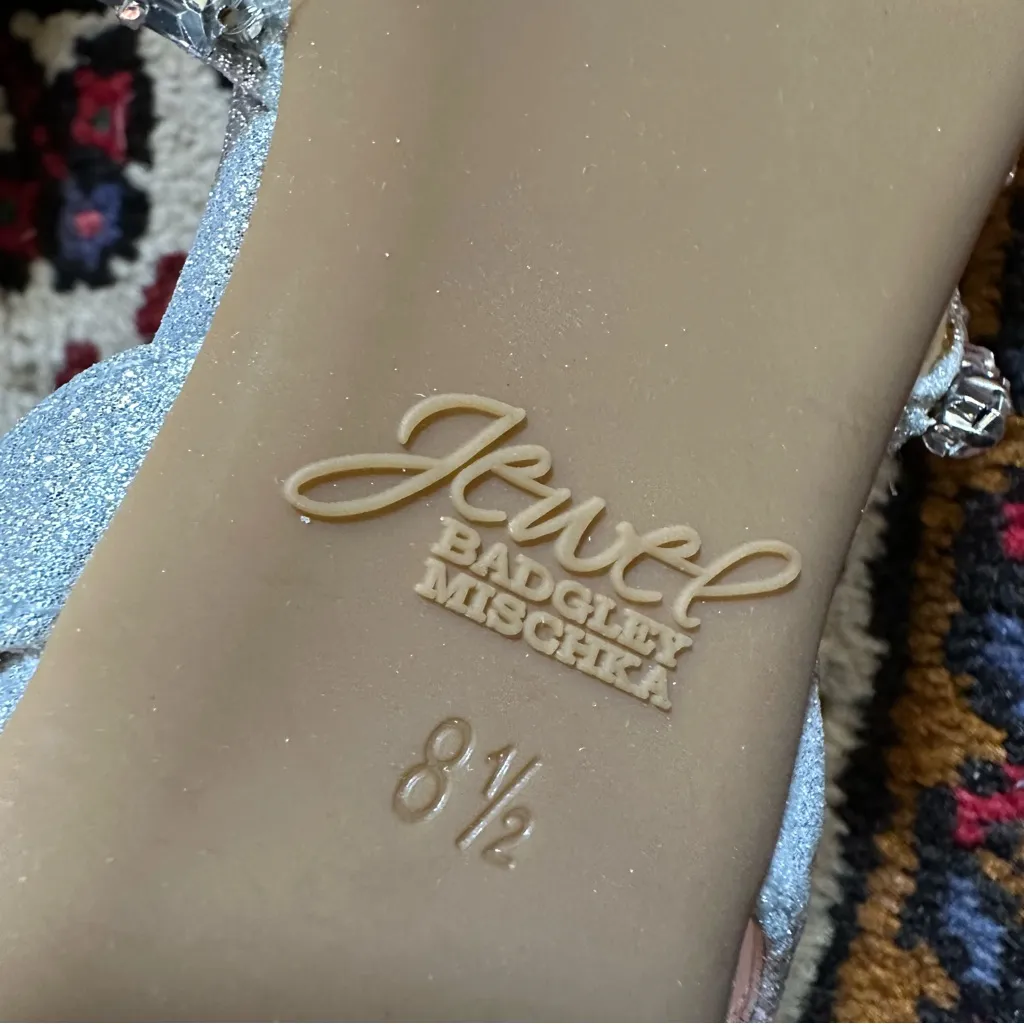 NWT Badgley Mischka Silver Heels with Rhinestone Accents - Image 7