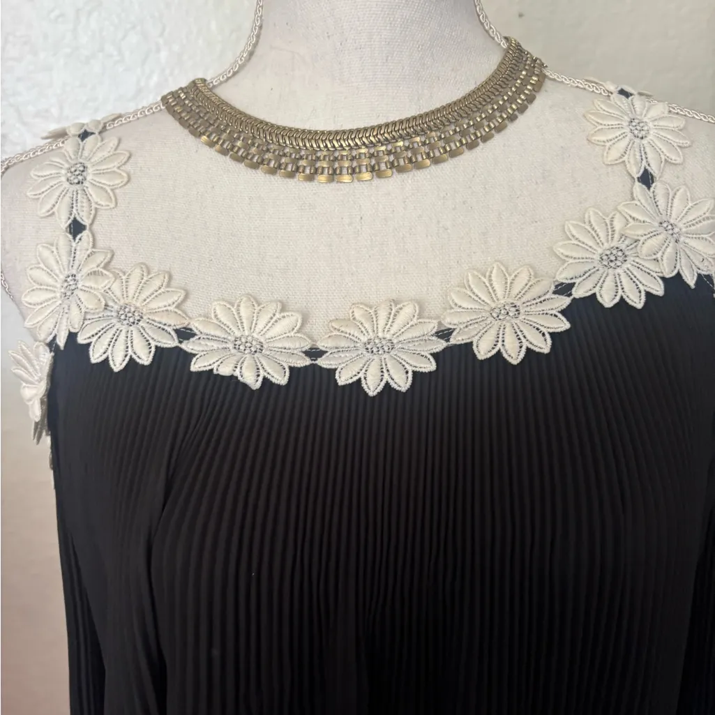 INC International Concepts Black Top with White Floral Detail Size undefined - Image 2