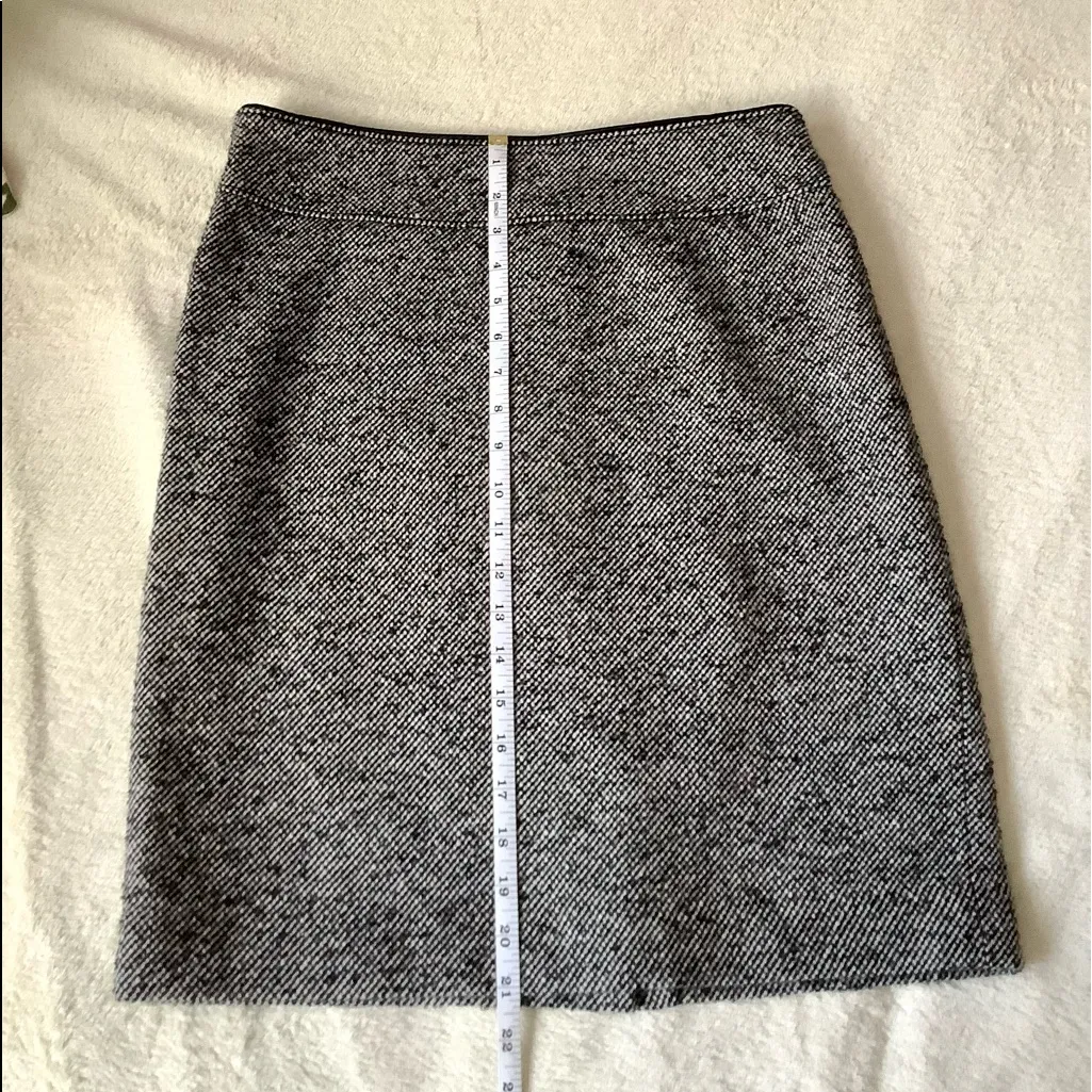 Banana Republic Cute skirt for fall/ winter EUC 🌸 - Image 2