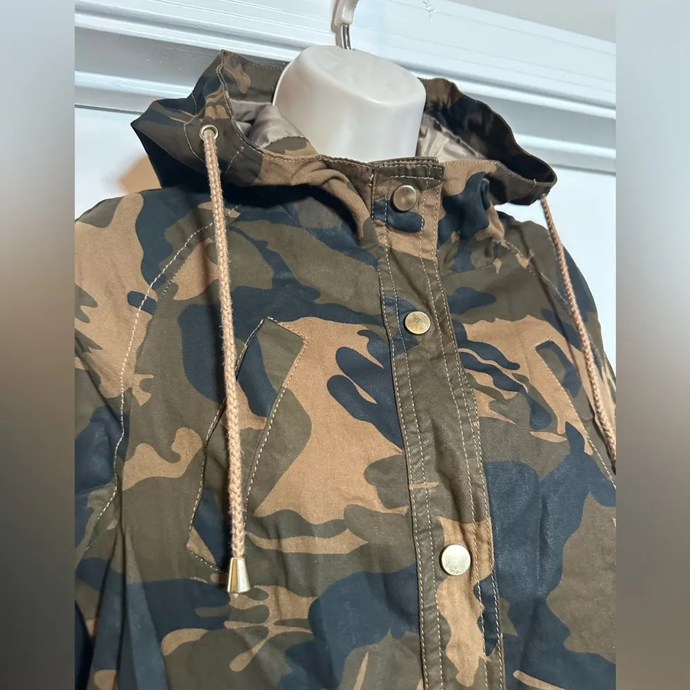 Miss London Black Label Cotton Blend Camouflage Hooded Waist Cinched Jacket - Image 2