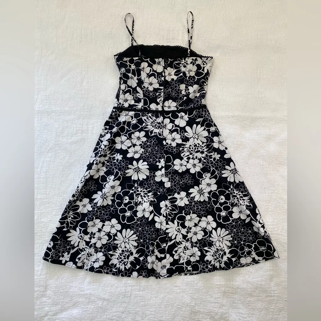 New York & Company Dress Size 6 Black White Floral Y2K Fit Flare Sundress - Image 2