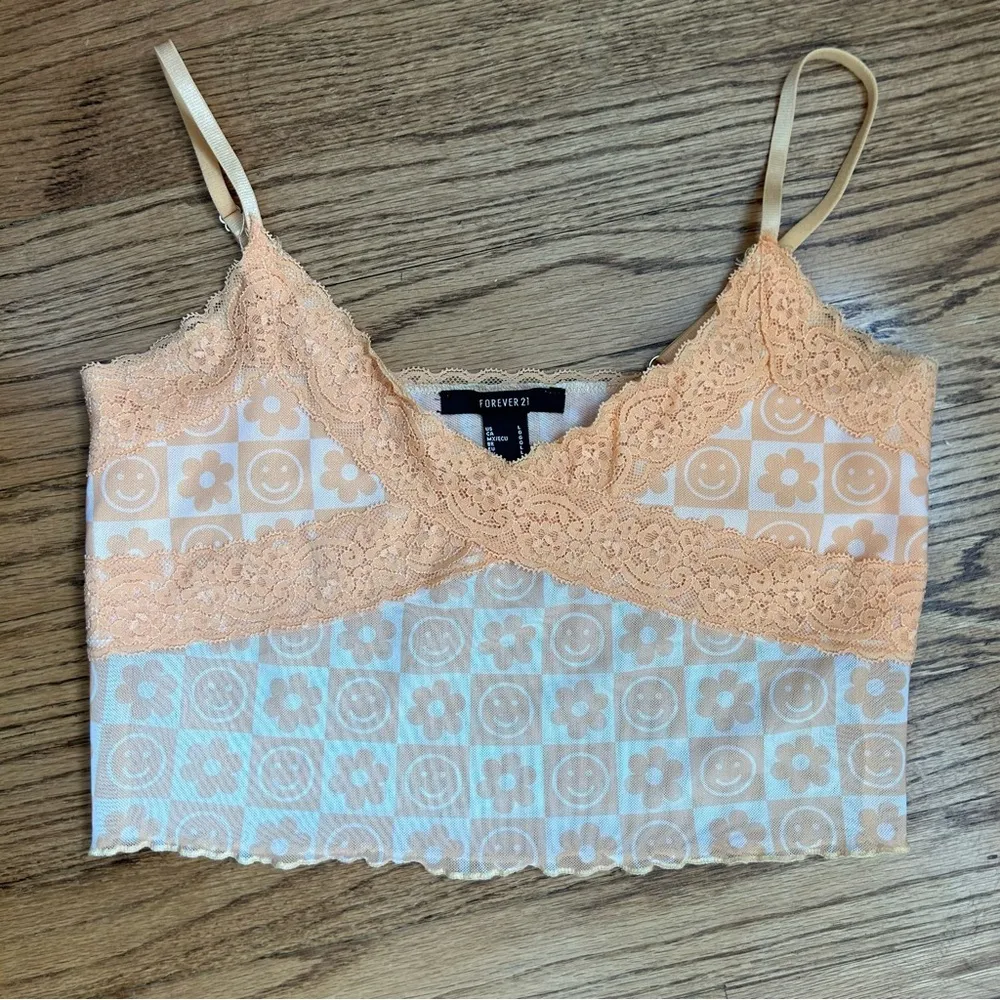 Forever 21 Smiley Face & Flowers Lace Cami Cropped Tank Top Size L - Image 8