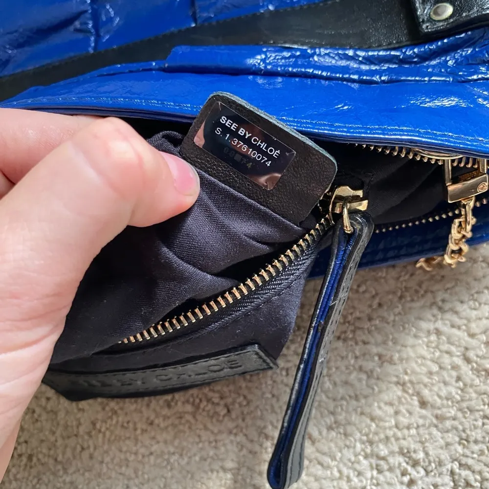 Authentic See by Chloe daytripper patent leather crossbody navy black gold boho - Image 11