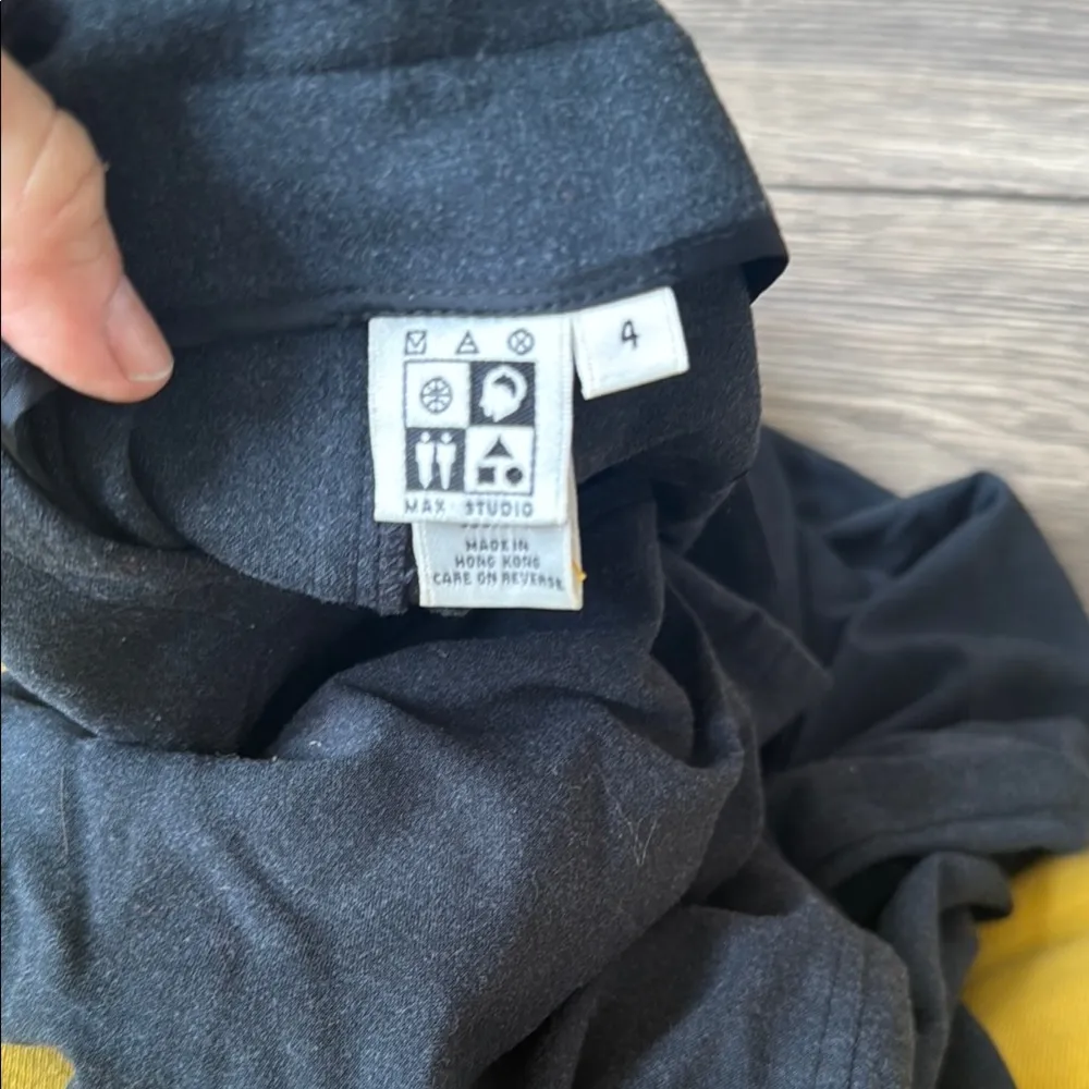 Max studio grey maxi skirt size 4 - Image 3