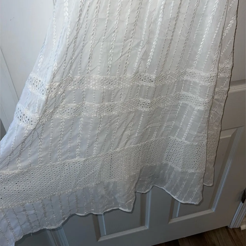 Taylor | Sleeveless White Eyelet Maxi Dress Size 8 - Image 4