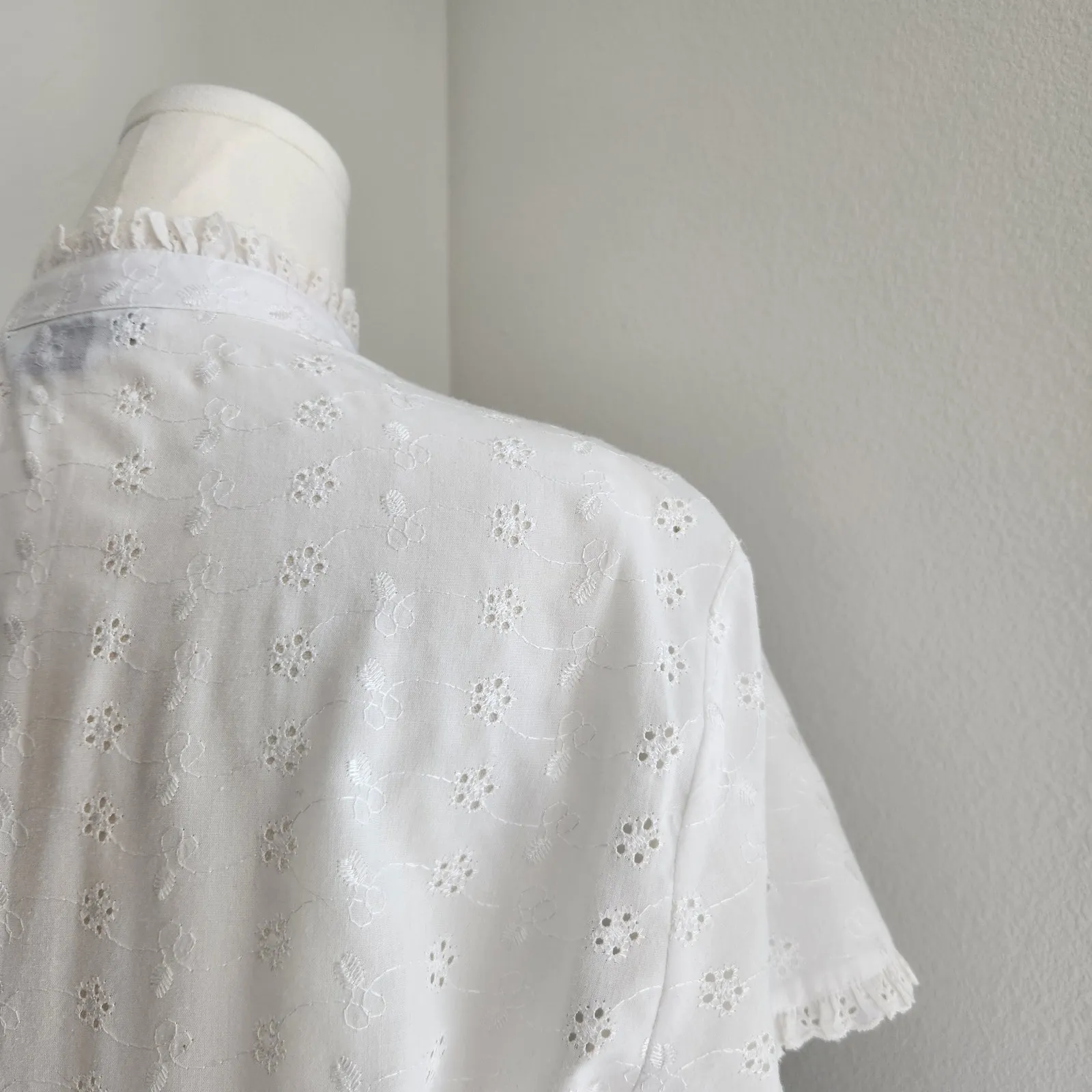 Vintage 80s 90s White Eyelet Ruffle Button Down Blouse Romantic Cottagecore L Size L - Image 9