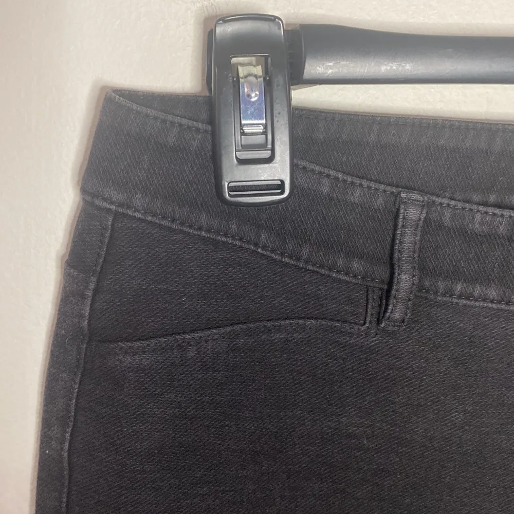 Nic + Zoe knit denim skinny pants in black denim size 8 - Image 6