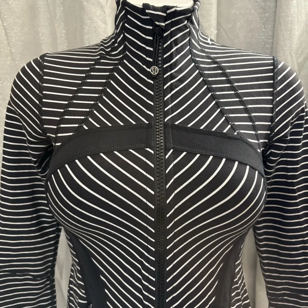 Lululemon Black and White scuba hooded jacket - Image 2